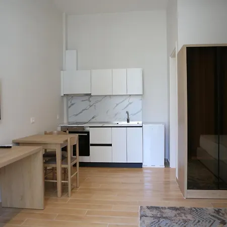 Flagship Apartmán Golem (Tirana)